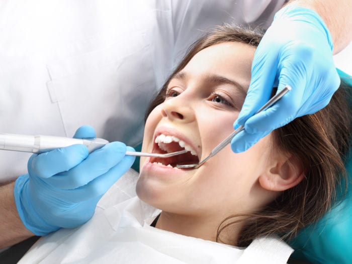 Dentist testing the child teeth