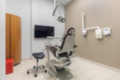 patient-chair-tv-cabinet-in-dental-office-room