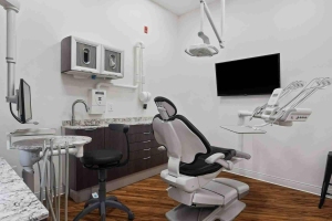 dental-chair-tv-1_3_11zon